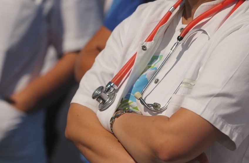 Zdravstveni radnici u RS traže hitne pregovore sa Vladom i povećanje plata za 20 posto