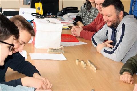 DOBOJ: Modrički osnovci prikupili 1.780 KM za liječenje Nine Bližnjaković