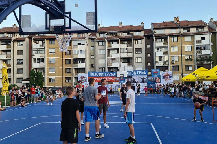 DOBOJ: "Ttrojka iz bloka" prikupila 5.370 KM za adaptaciju kuće višečlanoj porodici Radivojević