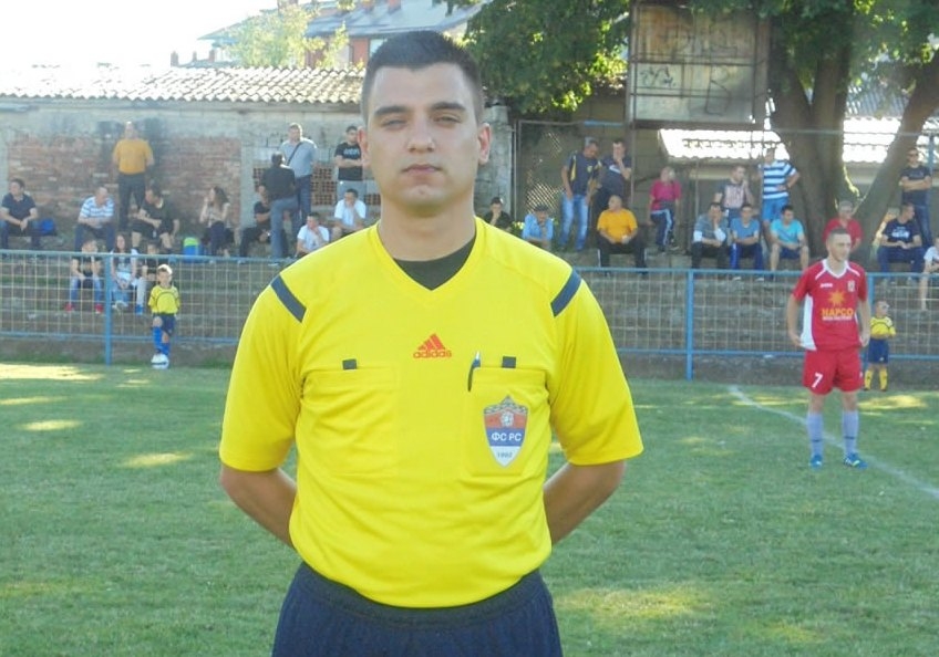 DARKO VUKOJEVIĆ, MLADI FUDBALSKI SUDIJA Kopačke zamenio poštaljkom