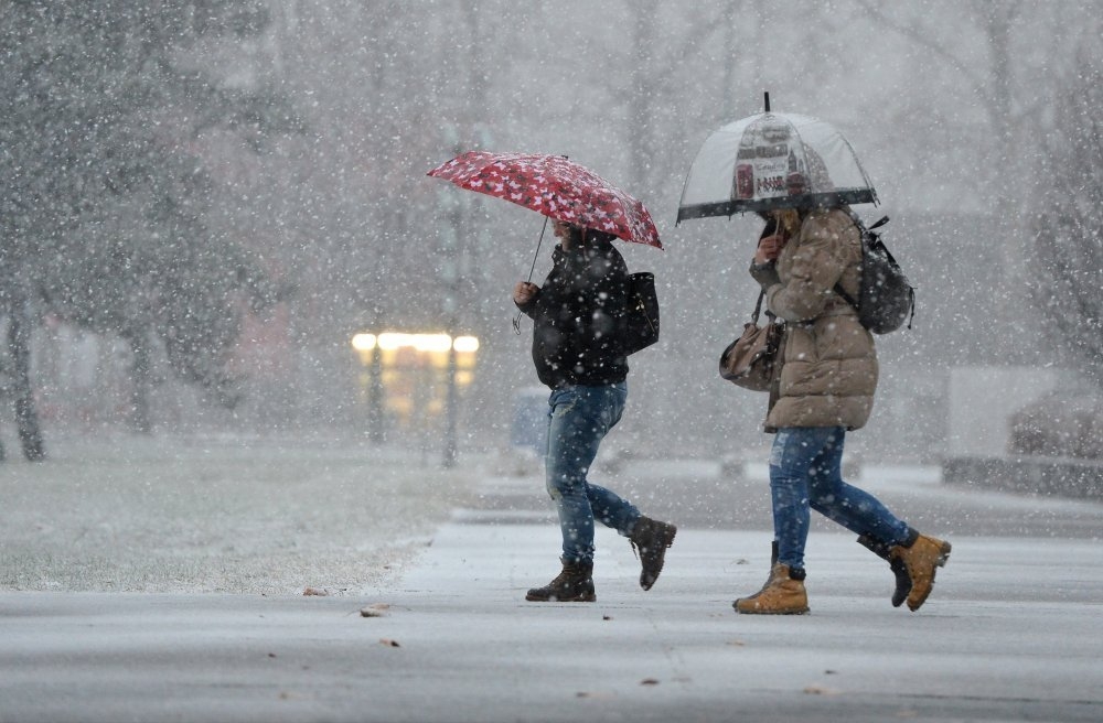 VRIJEME: Danas slab snijeg, na jugu i planinama vjetrovito
