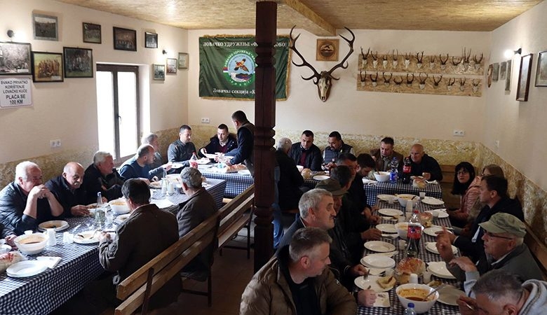 DOBOJ: Strani plaćenici i izdajnici otvorili renovirani lovački dom u Kožuhama (VIDEO)