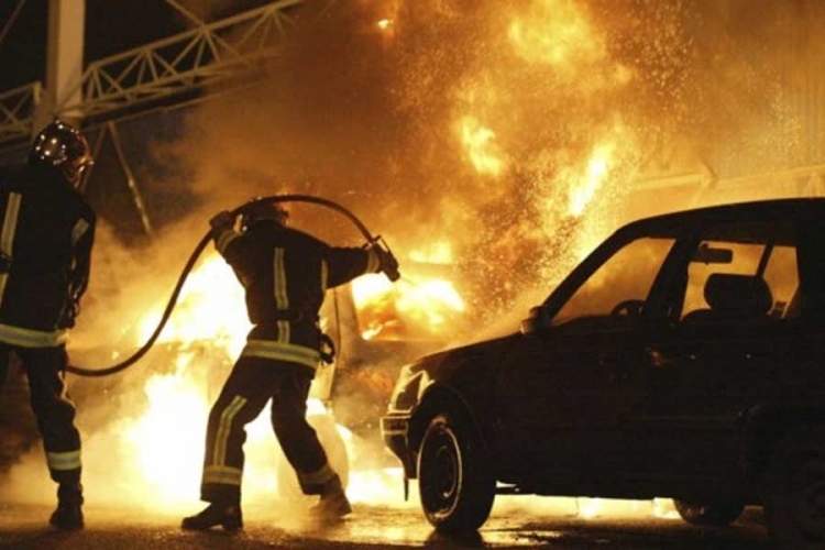 DOBOJ: Izbio požar na pasatu kojeg je vozio hrvatski ambasador u BiH