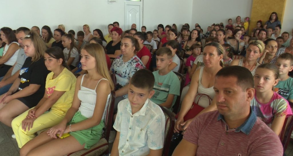 DOBOJ: Uručeno 377 kompleta udžbenika za osnovnu školu