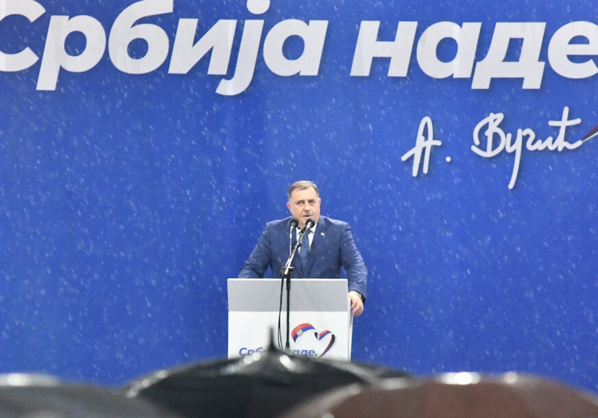 KO SE OKORISTIO ODLASKOM NA VUČIĆEV MITING: "Pokisli fijasko" za vlast i opoziciju u Srpskoj