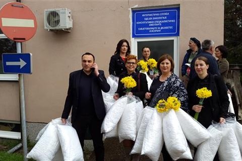 DOBOJ: Aktiv žena SP donirao jastuke bolnici
