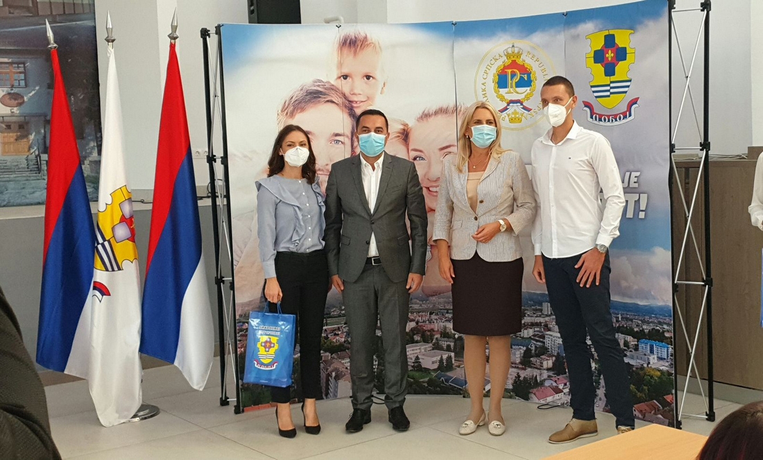 DOBOJ: Uručeni ključevi stanova za 13 mladih bračnih parova