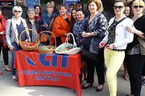 DOBOJ: Aktiv žena Socijalističke partije dijelio vaskršnja jaja