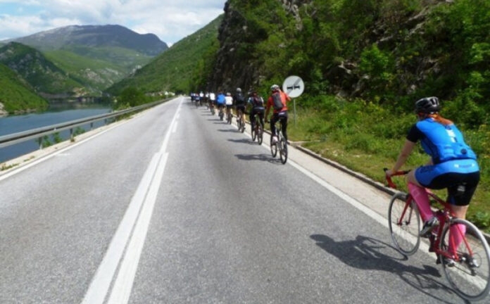 PUTEVI: Obratiti pažnju na pješake, bicikliste i motocikliste