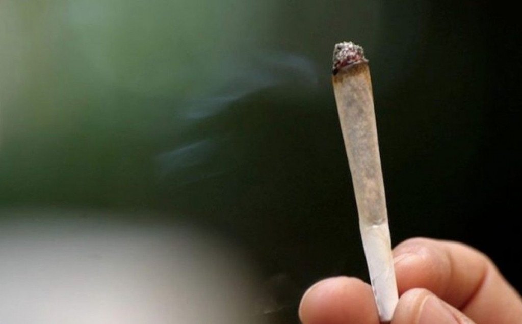 DOBOJ: Zapalio podnevni džoint, otkrila ga policija i kaznila