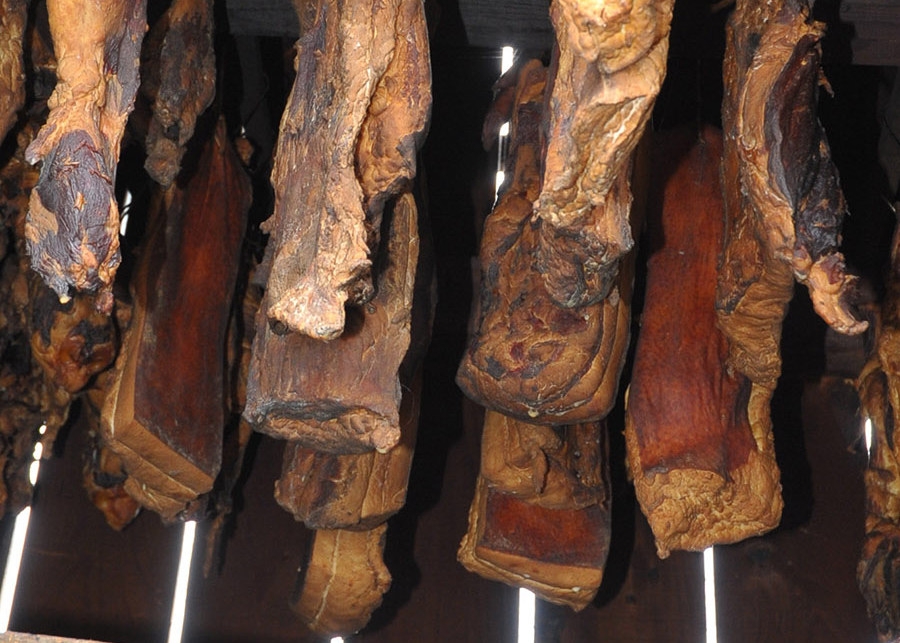 DOBOJ: Neko je bio gladan, iz sušare lopovi odnijeli slaninu