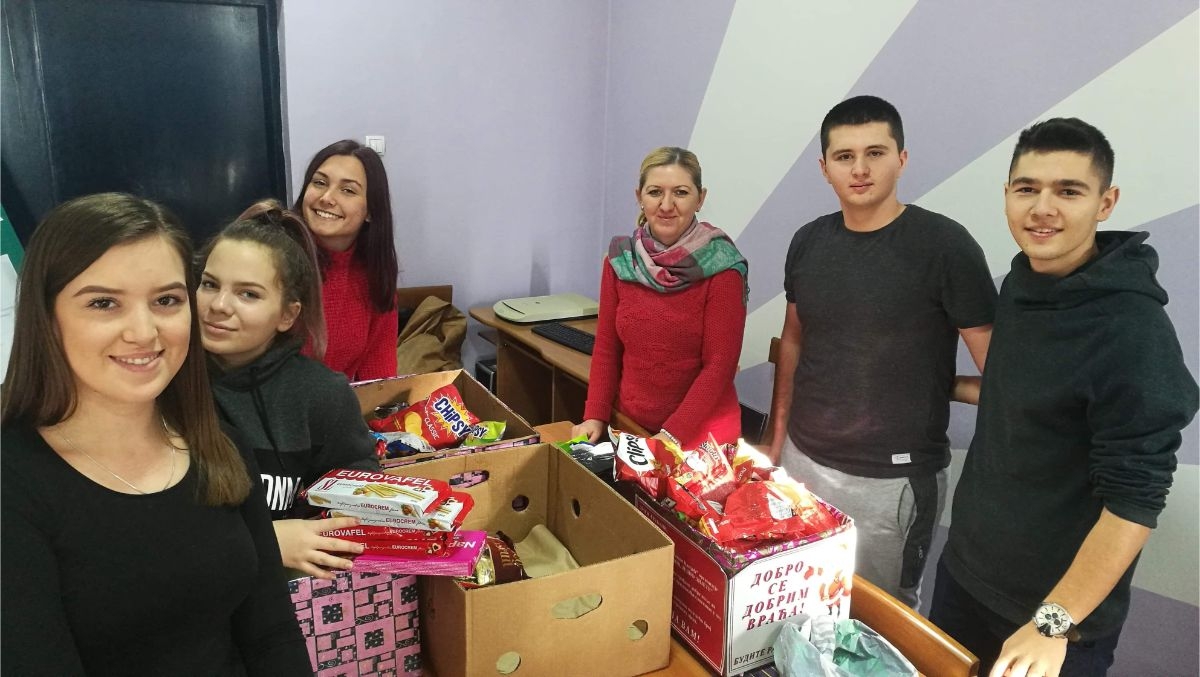 DOBOJSKI INFO PREDSTAVLJA: Humanitarna akcija "Jedan slatkiš-jedno dijete" (FOTO)