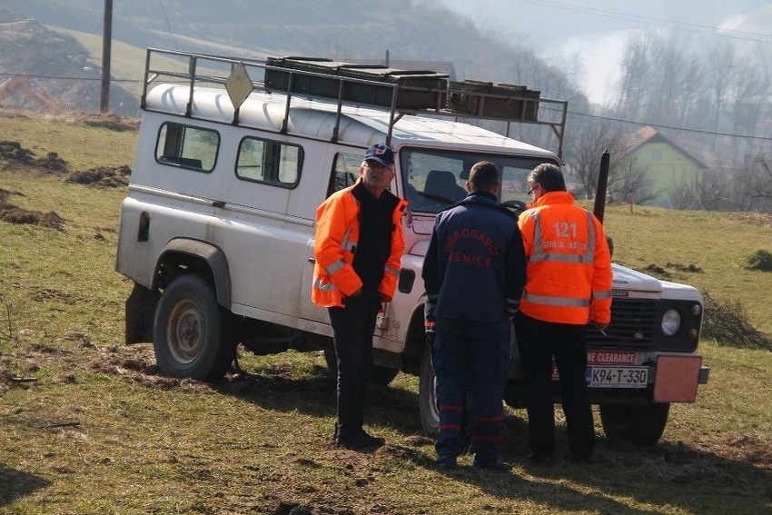 DOBOJ: Deminer teško povrijeđen nakon eksplozije mine