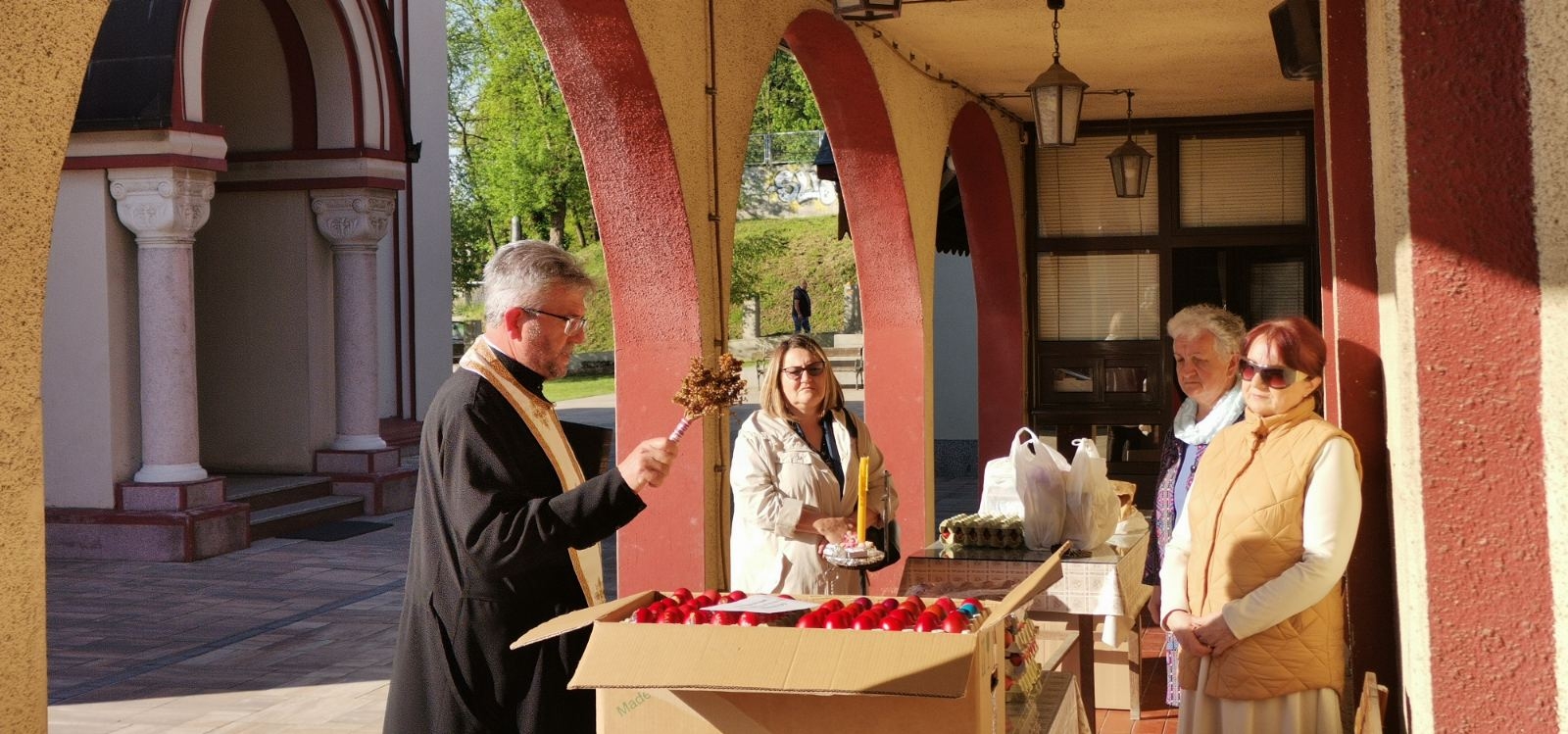 DOBOJ: Uručena vaskršnja jaja bolesnicima i dežurnim službama