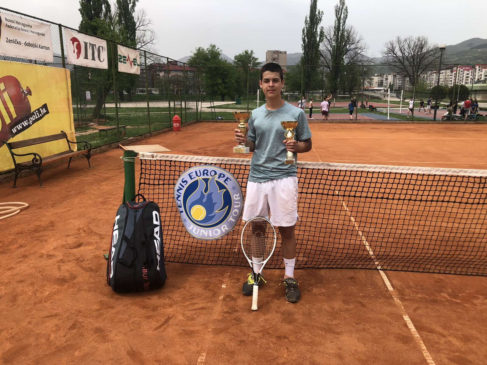 DOBOJ: Marko Maksimović pobjednik turnira "Zenica Open" u singlu i dublu (FOTO)