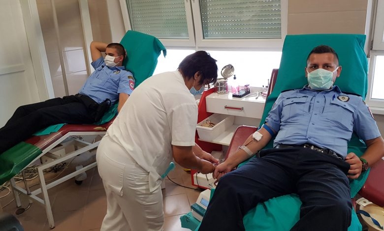 DOBOJ: Oko 40 policajaca učestvuje u akciji davanja krvi (FOTO)