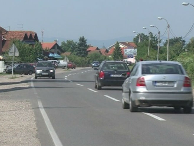 PUTEVI: Saobraćaj se odvija redovno, po mjestimično vlažnim kolovozima