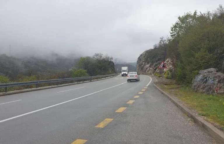 PUTEVI: Kolovozi mjestimično vlažni, vozačI da budu oprezni