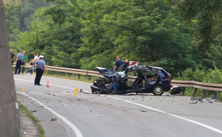 CESTA SMRTI KOD MAGLAJA Sudarili se šleper i Golf, dvije osobe teško povrijeđene, jedna preminula usljed povreda