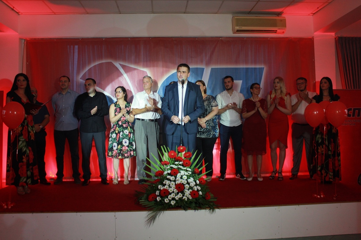 DOBOJ: Preko hiljadu socijalista slavilo (FOTO)