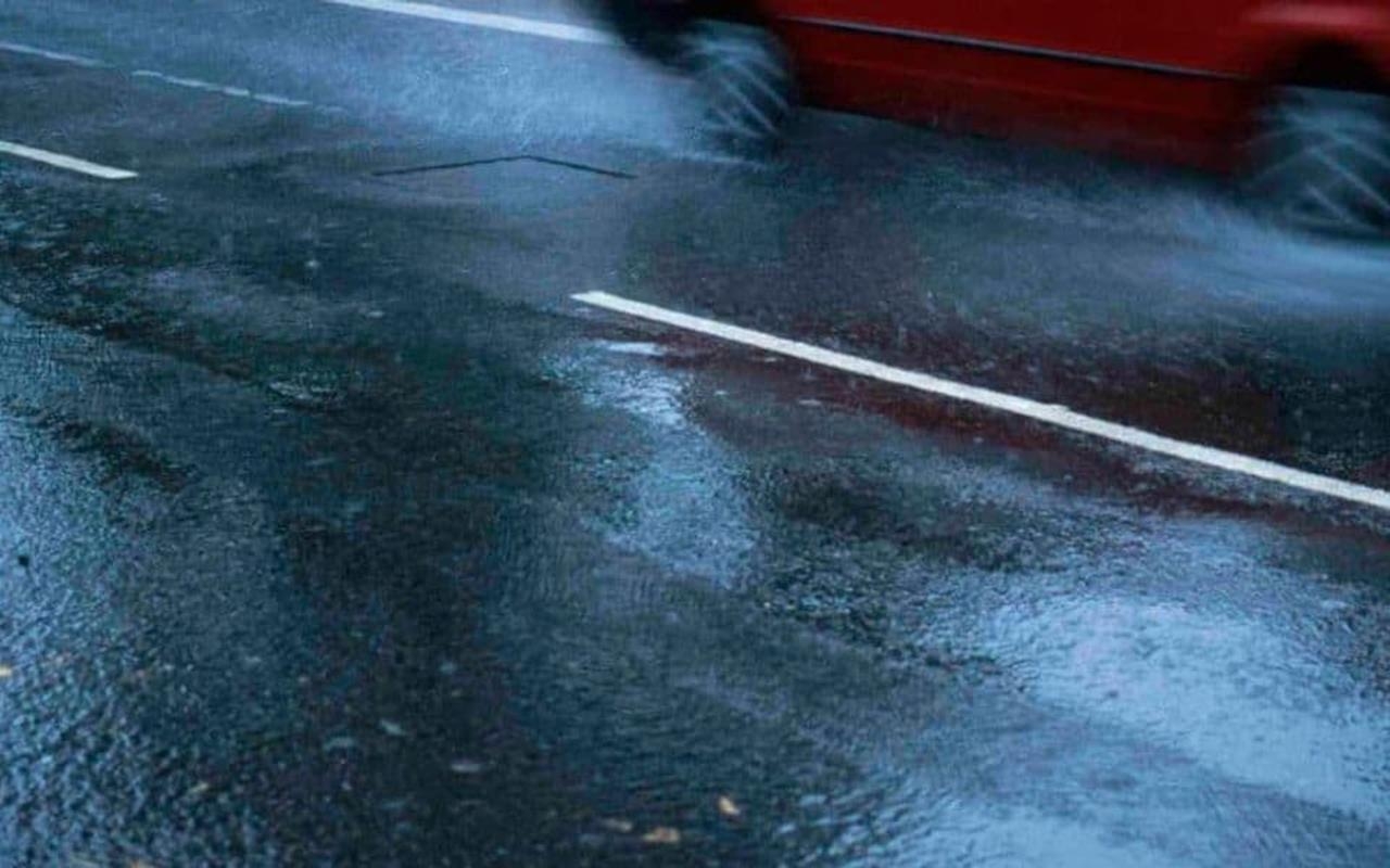 PUTEVI: Oprez, kolovozi mokri, a vidljivost smanjena