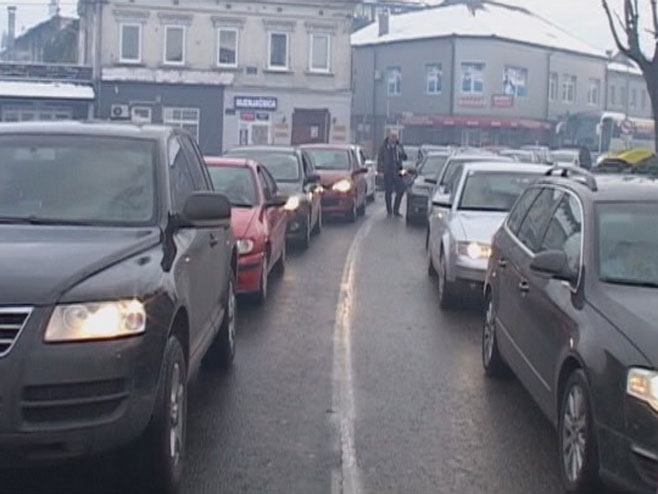 AUTO-MOTO SAVEZ RS: U Gradišci i Brodu čekanje do dva časa