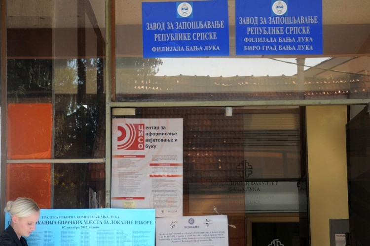 ISTRAŽUJEMO: Koja zanimanja lako dođu do posla, a ko je najduže na birou