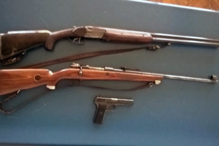 HAPŠENJE U DOBOJU Tri muškarca zapucala, pa bacila oružje