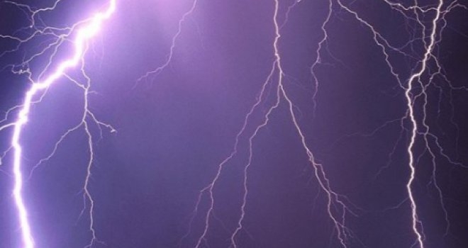 ŽUTO UPOZORENJE ZA NEKOLIKO REGIJA U BIH: Očekuju se oluje s grmljavinom