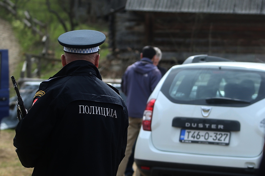 DOBOJ: Vrijeđao članove porodice pa napao policiju