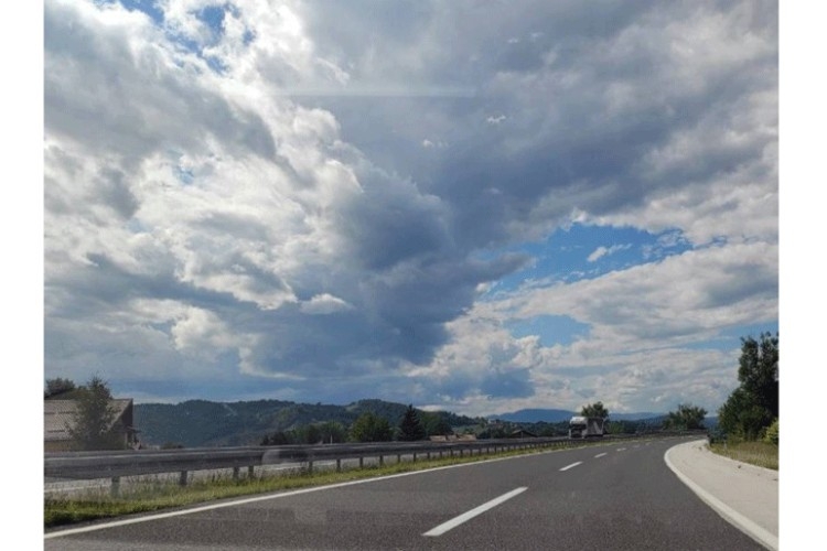 PUTEVI: Kolovozi jutros suvi, umjerena frekvencija vozila