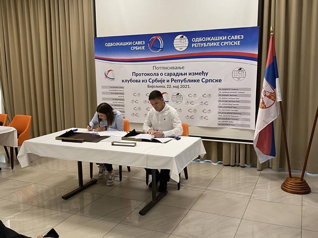 DOBOJ: Bratimljenje odbojkaša Srbije i Srpske (FOTO)