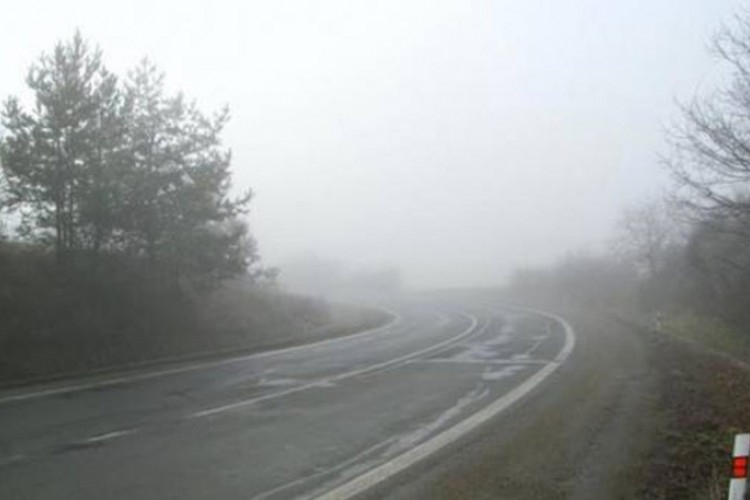 PUTEVI: Klizavi kolovozi, poledica u planinskim predjelima