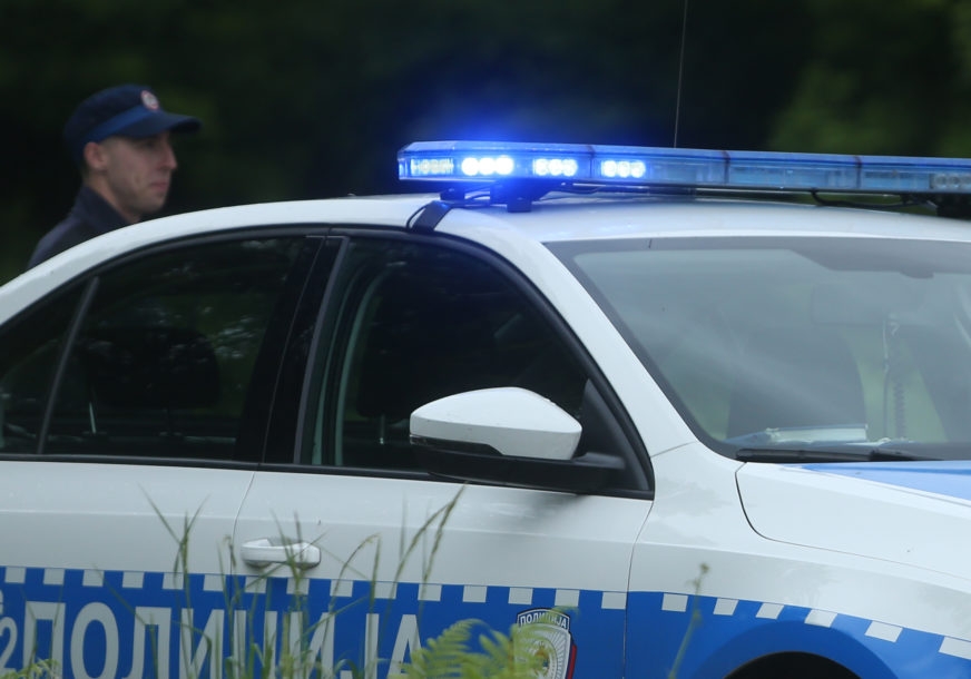 TRAGEDIJA U DOBOJU Jedna osoba poginula u sudaru voza i automobila na pružnom prelazu