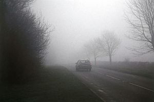 PUTEVI: Smanjena vidljivost zbog niske oblačnosti