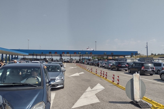 PUTEVI: Povoljni vremenski uslovi, pojačan intenzitet na granici