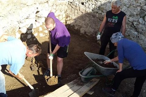 DOBOJ: Prvi nalazi arheološkog istraživanja na dobojskoj tvrđavi (FOTO)
