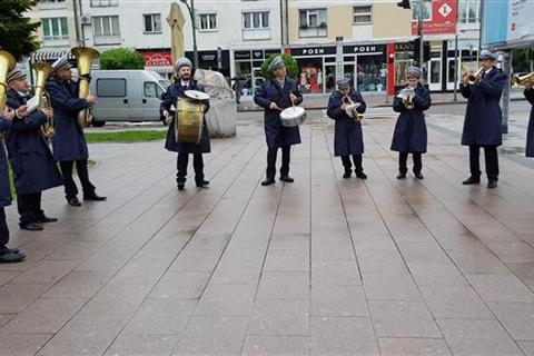 DOBOJ: Uranak uz zvuke duvačkog orkestra