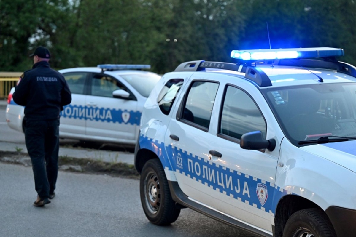 NAPAD NA POLICAJCE: Lišeno slobode jedno lice, povrijeđena dva službenika