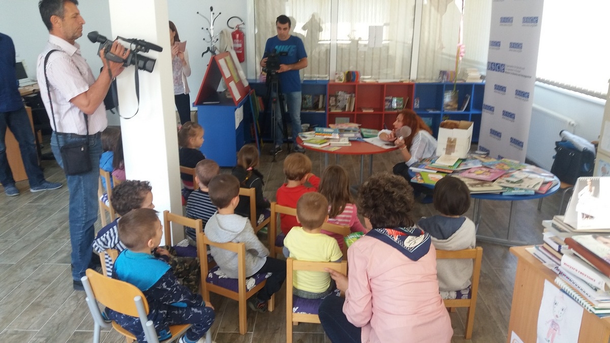 DOBOJ: Donacija knjiga za diječije odjeljenje Narodne biblioteke (FOTO)