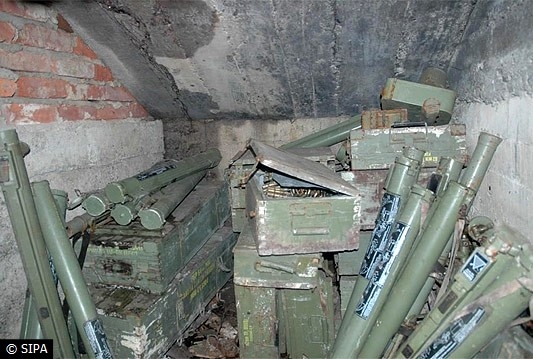 DOBOJ: Oduzeto vojno naoružanje i oprema