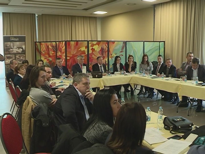 Kako pomoći firmama da dobiju nove poslove i podsticaje? (VIDEO)