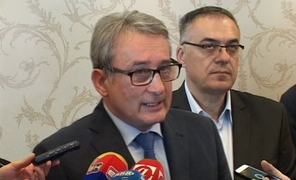 DOBOJ: Bosić podnio ostavku, na sjednicu nije došao Obren Petrović (VIDEO)