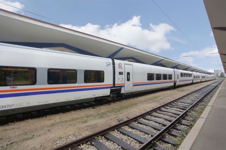 DOBOJ: Obustava željezničkog saobraćaja na dijelu pruge Doboj-Banjaluka