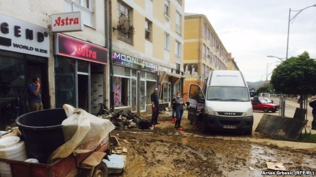 DOBOJ: Zarada na poplavama i opštinski dug