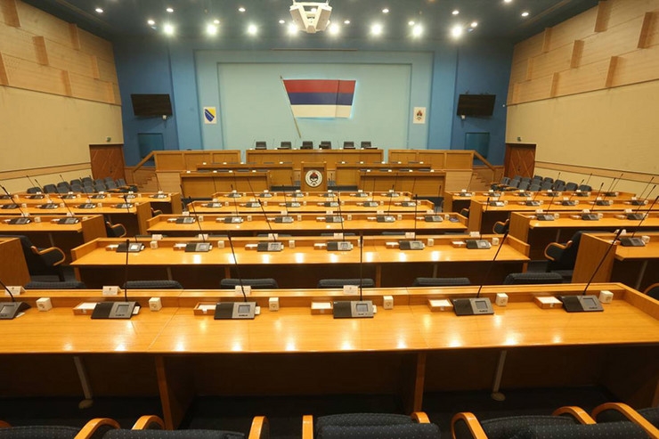 CENTAR ZA HUMANU POLITIKU: Ustav se ne donosi za 30 dana