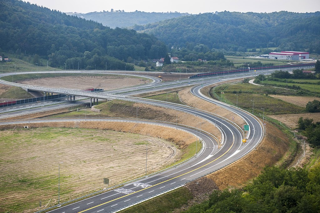 TOVIRA: Velika petlja kod Doboja koja će spojiti dva autoputa dobija svoj oblik (VIDEO)