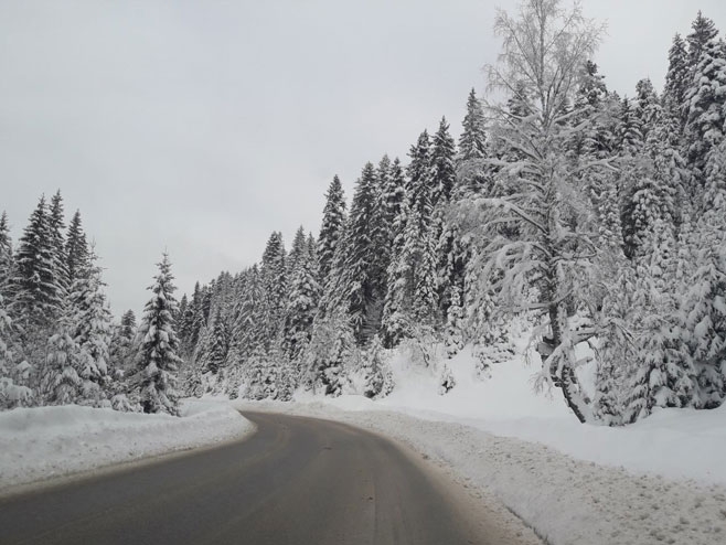 PUTEVI: Kolovozi vlažni i klizavi, poledica u višim predjelima