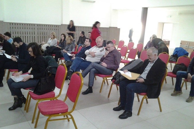 DOBOJ: Umjesto odbornika, na javnoj raspravi prazne stolice