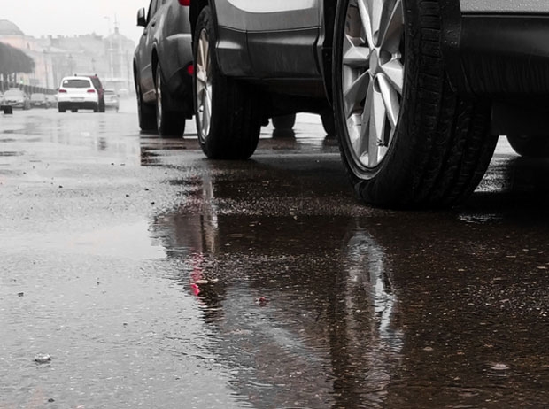 PUTEVI: Oprezno zbog mokrih i klizavih kolovoza